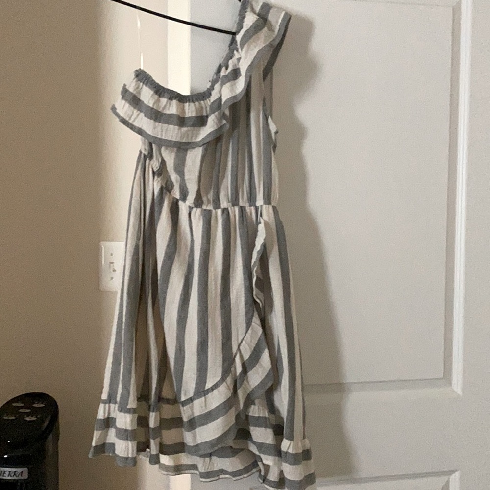 One shoulder ruffled dress